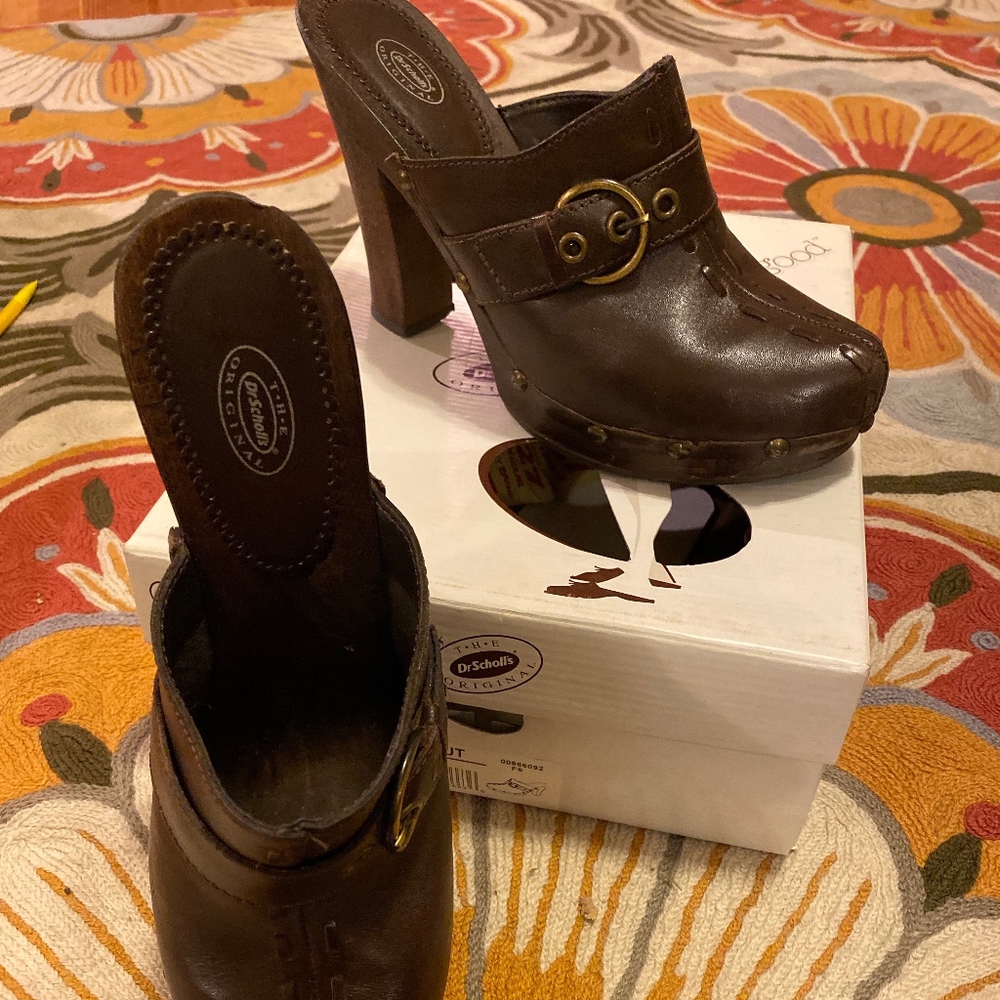 Dr.Scholl's Skedaddle Chestnut Clogs (gently worn)